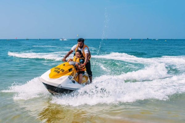 Jet-skiing-in-Abu-Dhabi-_-Body-3-22-9-23-ar-1024x640